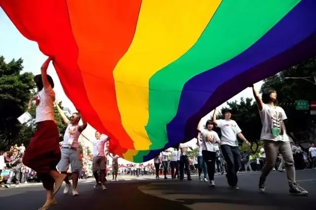 台湾同性婚姻合法化，LGBT生子首选美国试管婴儿！